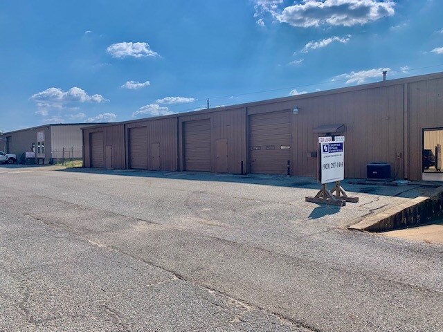 1002 W Cotton St, Longview, TX for lease Building Photo- Image 1 of 10