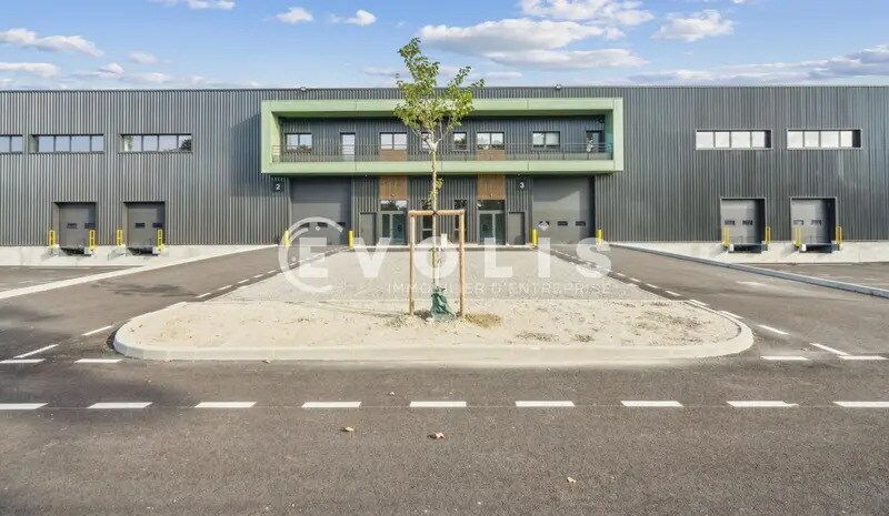 Flex in Graveson for lease - Building Photo - Image 1 of 10