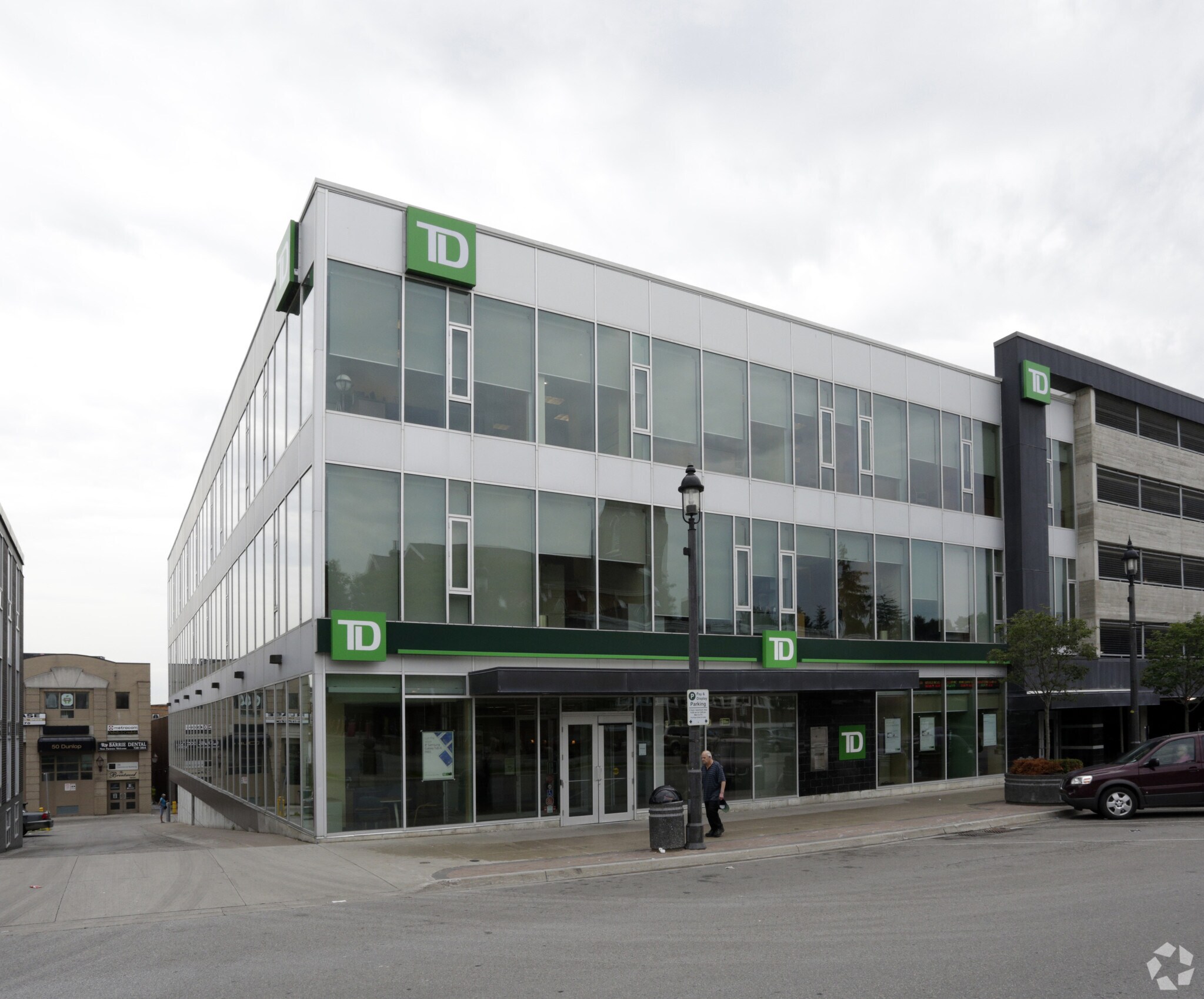 33 Collier St, Barrie, ON à vendre Photo du bâtiment- Image 1 de 1