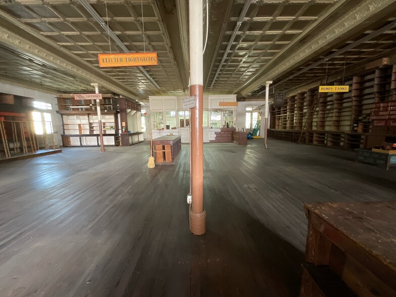 246 W San Antonio St, New Braunfels, TX à louer - Photo du bâtiment - Image 3 de 6