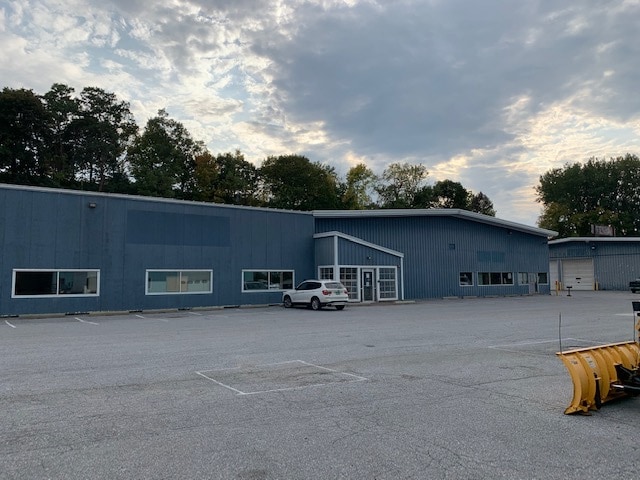 557 Riverside Ave, Burlington, VT for lease - Primary Photo - Image 1 of 11