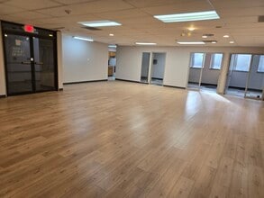 261 E Lake St, Bloomingdale, IL for lease Interior Photo- Image 2 of 16