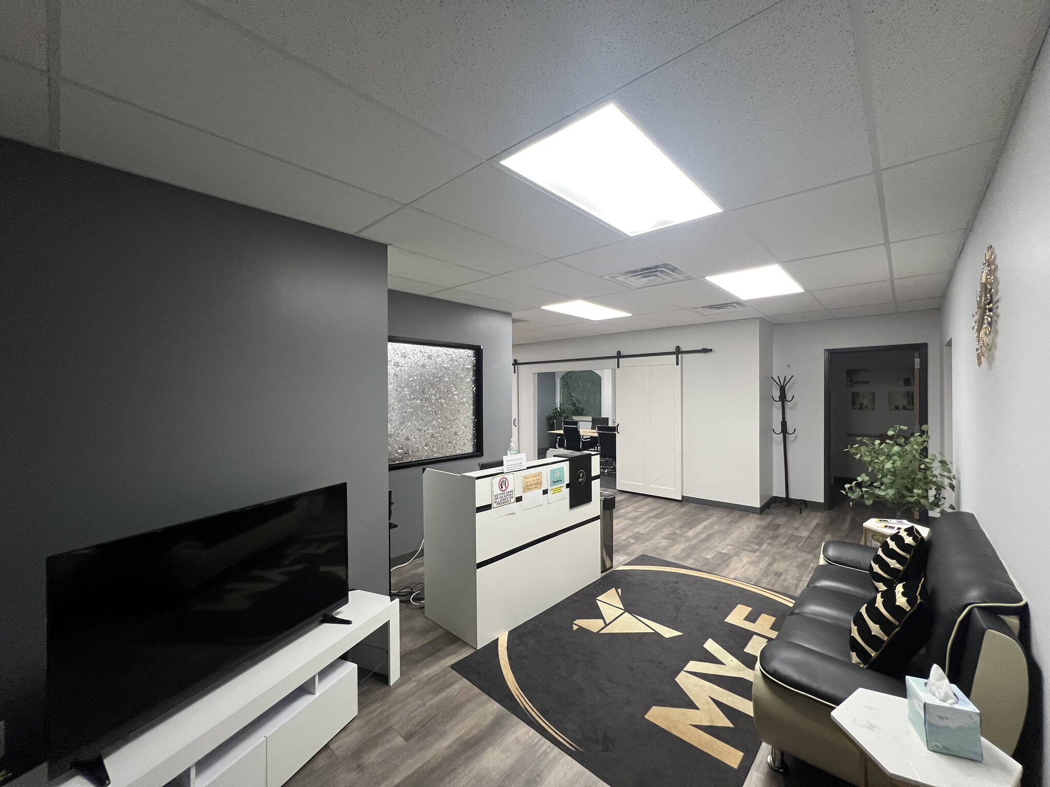 4420 NE Chouteau Tfwy, Kansas City, MO for lease Interior Photo- Image 1 of 9