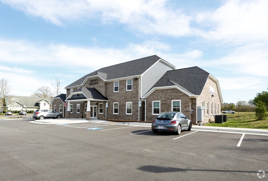8253 Crown Colony Pkwy, Mechanicsville, VA à louer - Photo du bâtiment - Image 3 de 5