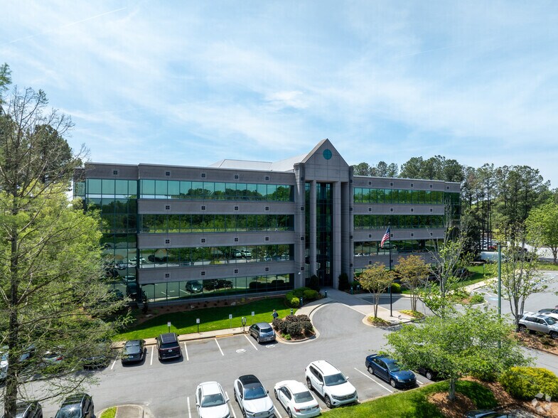 6455 E Johns Xing, Johns Creek, GA à louer - Photo principale - Image 1 de 18