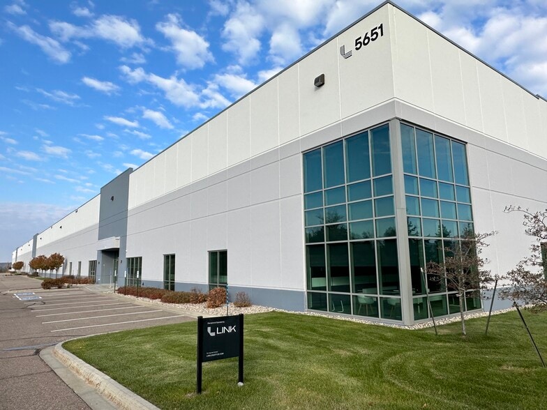 5651 Innovation Blvd, Shakopee, MN for lease - Building Photo - Image 1 of 6