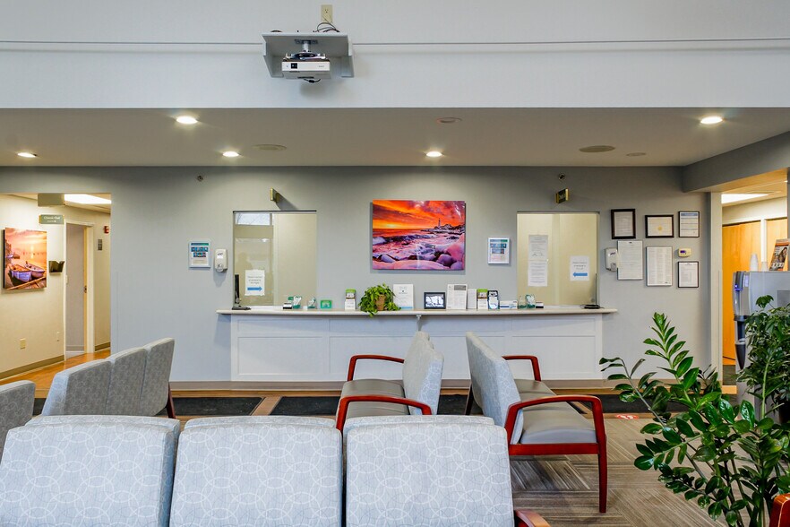 244 Western Ave, South Portland, ME à vendre - Photo intérieure - Image 3 de 17