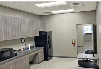 6515 Poplar Ave, Memphis, TN for lease Interior Photo- Image 2 of 4