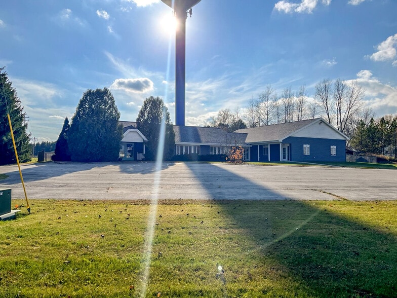 1881 Pride Ter, Suamico, WI à vendre - Photo du bâtiment - Image 1 de 3