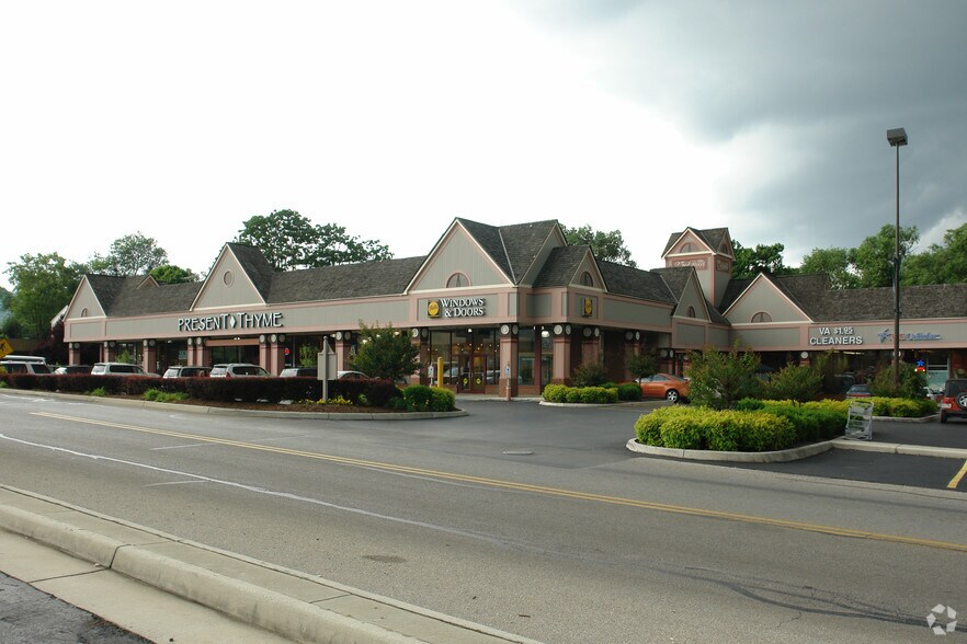 670 Brandon Ave SW, Roanoke, VA à louer - Photo du bâtiment - Image 3 de 4