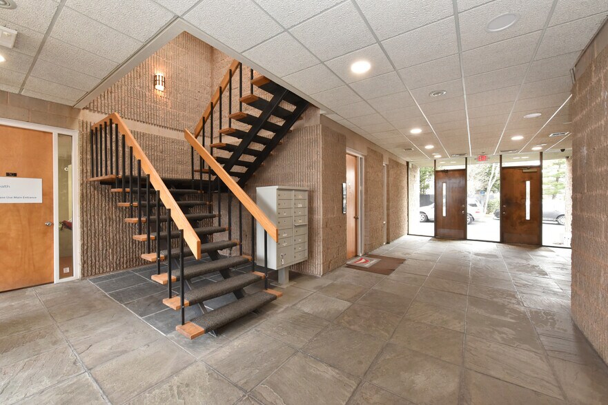 475 Main St, Farmingdale, NY à vendre - Photo du bâtiment - Image 2 de 8