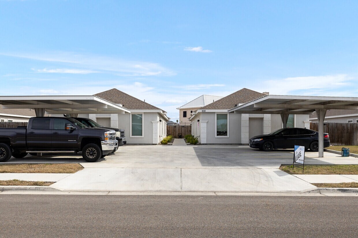 904 N Kentucky St, Alton, TX à vendre Photo du bâtiment- Image 1 de 17