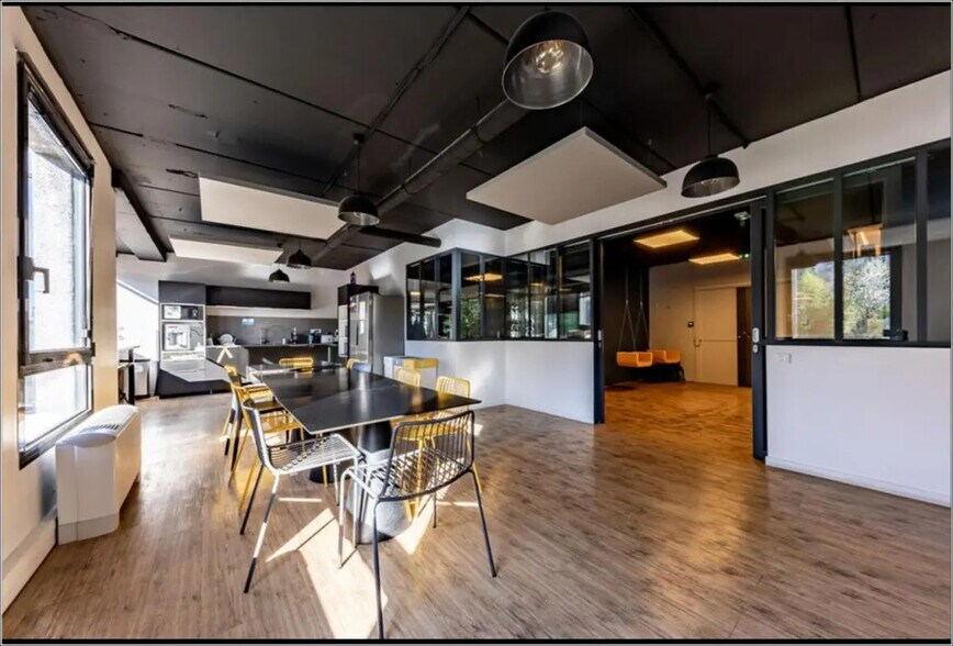 Bureau dans Issy-les-Moulineaux à vendre - Photo du bâtiment - Image 3 de 11