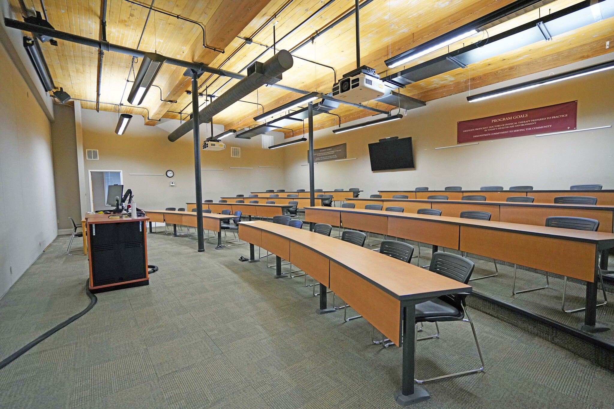 670 N Commercial St, Manchester, NH for lease Interior Photo- Image 1 of 5