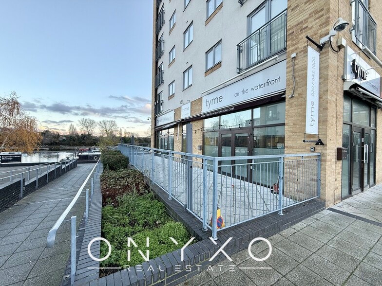 9 Higham Mews, Northolt à louer - Photo du bâtiment - Image 3 de 4