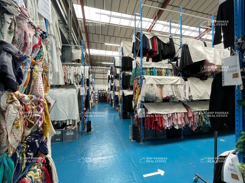 Flex in Pantin for sale - Interior Photo - Image 2 of 6