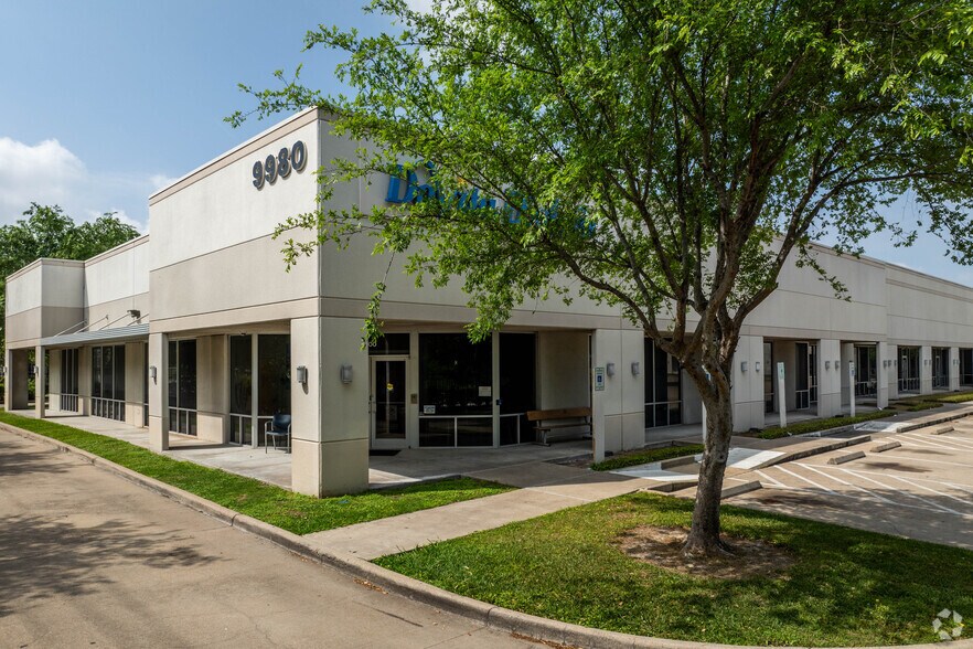 9920 W Sam Houston Pky S, Houston, TX à louer - Photo du bâtiment - Image 3 de 5