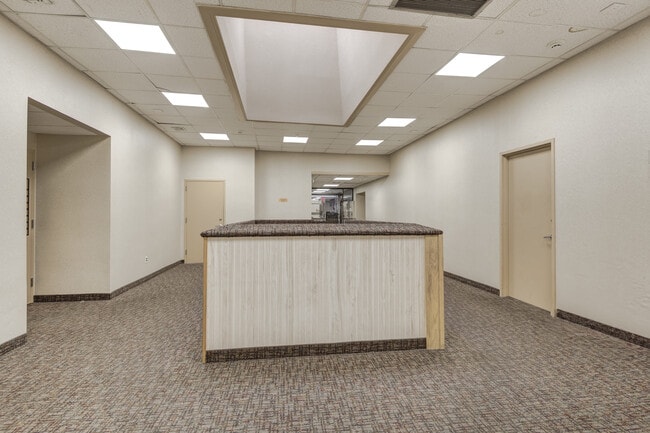 Plus de détails pour 1575 Hillside Ave, New Hyde Park, NY - Bureau à vendre