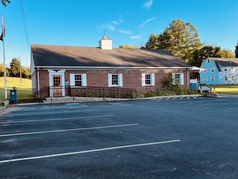 5 Miner St, Falls Village, CT for sale - Primary Photo - Image 1 of 5
