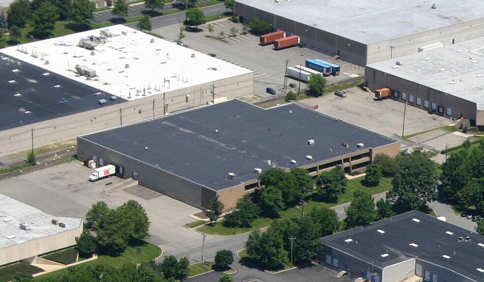 90 Newfield Ave, Edison, NJ à louer - Photo du bâtiment - Image 2 de 4
