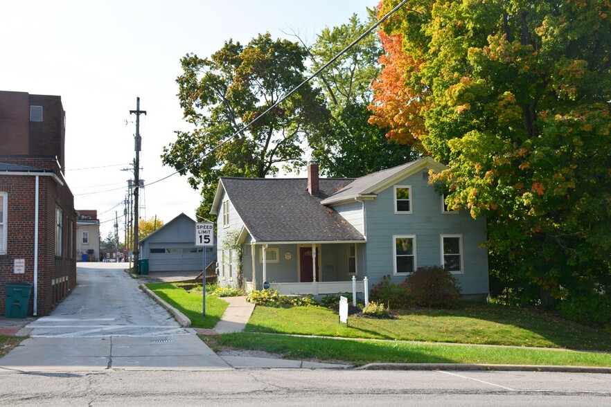 107 Center St, Chardon, OH à vendre - Photo du bâtiment - Image 3 de 29