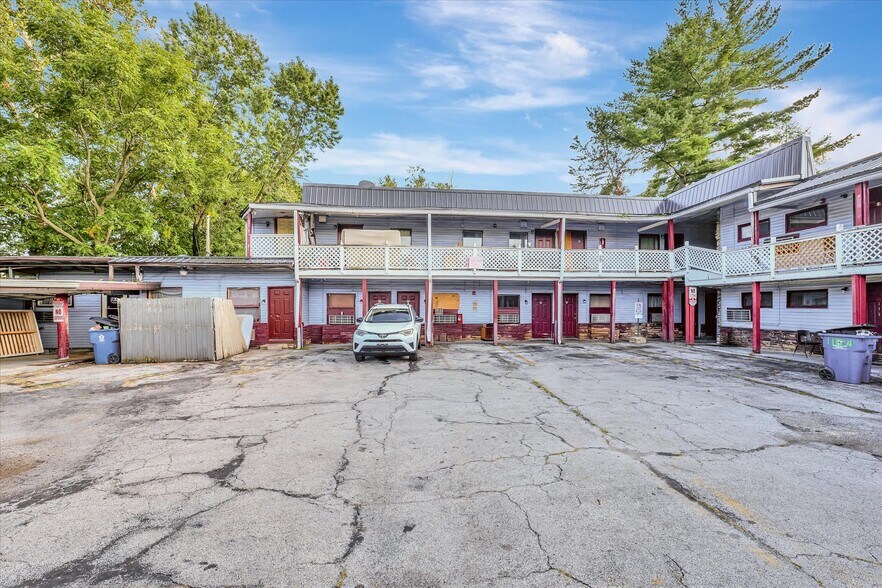 American Inn Motel portefeuille de 3 propriétés à vendre sur LoopNet.ca - Photo du bâtiment - Image 3 de 27