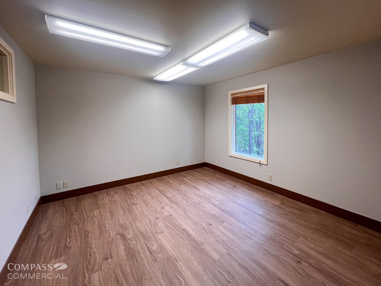 354 NE Norton Ave, Bend, OR à louer - Photo du bâtiment - Image 2 de 4