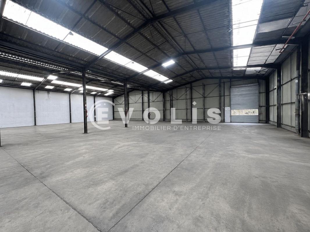 Flex in Ozoir-la-Ferrière for lease Building Photo- Image 1 of 6