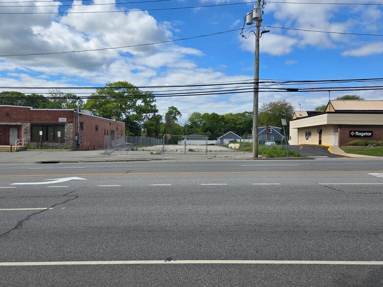 691 E Jericho Tpke, Huntington Station, NY for sale - Building Photo - Image 3 of 9