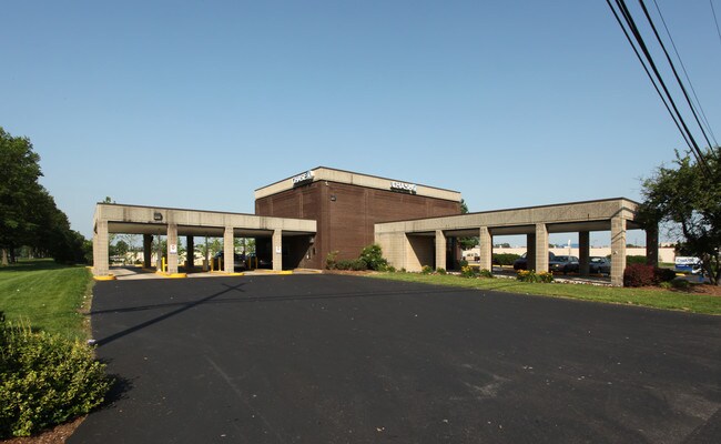 Plus de détails pour 2501 Allison Ln, Jeffersonville, IN - Commerce de détail à vendre