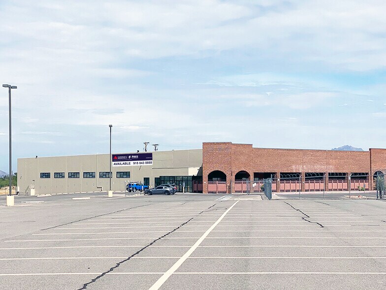 8300 E Gateway Blvd, El Paso, TX à louer - Photo du bâtiment - Image 2 de 40