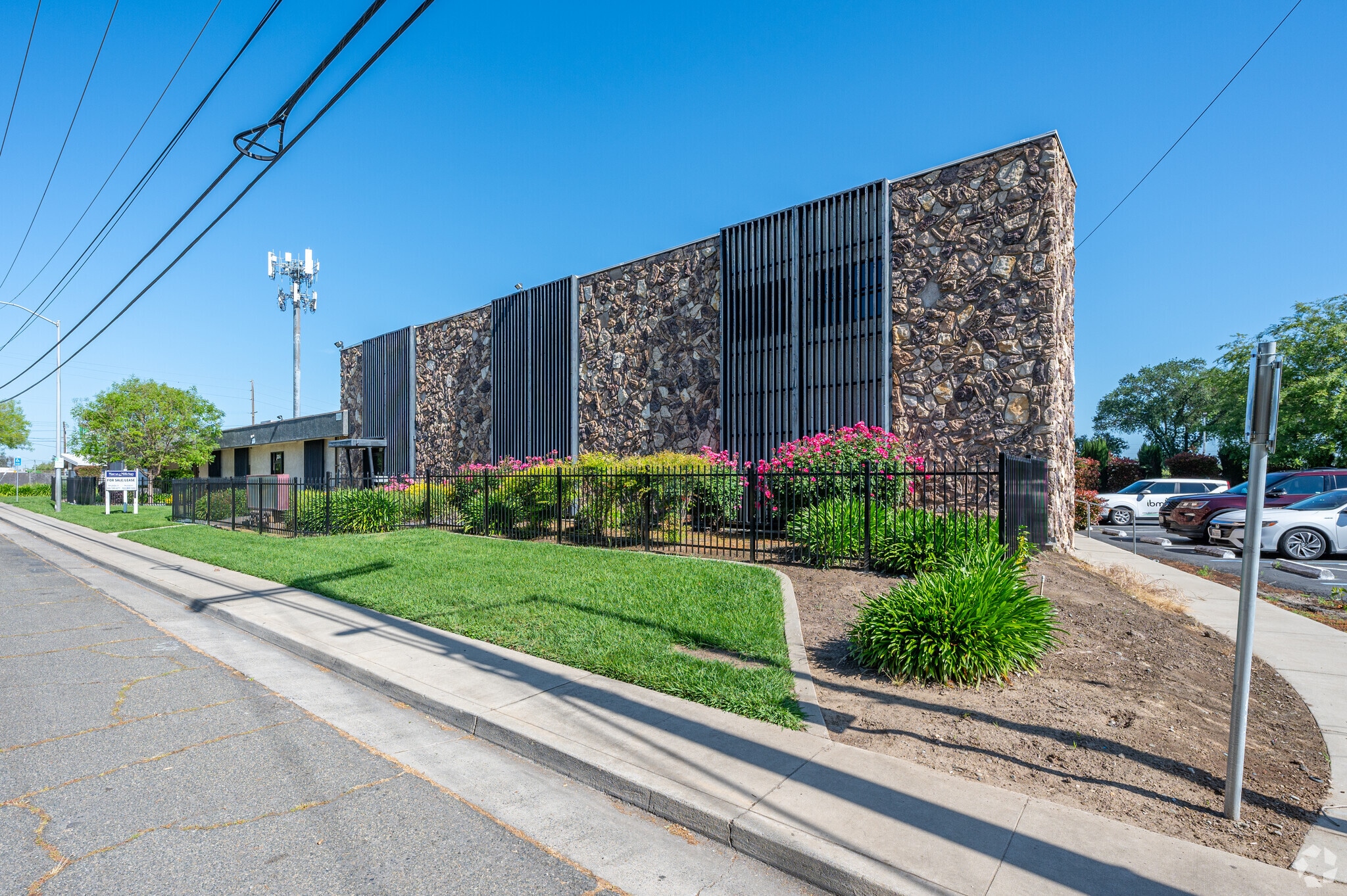 3325-3327 Longview Dr, Sacramento, CA for lease Primary Photo- Image 1 of 18