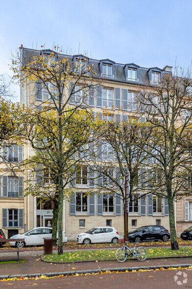 Office in Versailles for lease - Building Photo - Image 2 of 2
