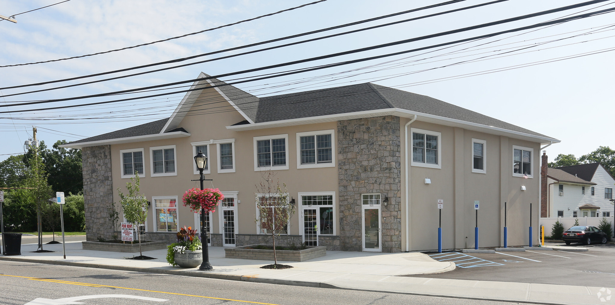 1025-1033 Little East Neck Rd, West Babylon, NY for sale Primary Photo- Image 1 of 1