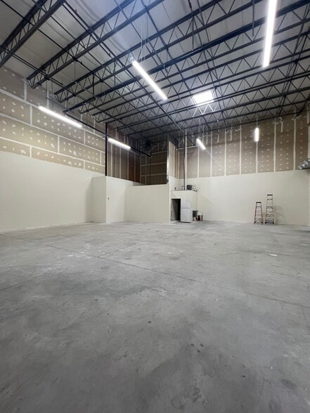 5609 Sandy Lewis Dr, Fairfax, VA for lease - Building Photo - Image 2 of 6