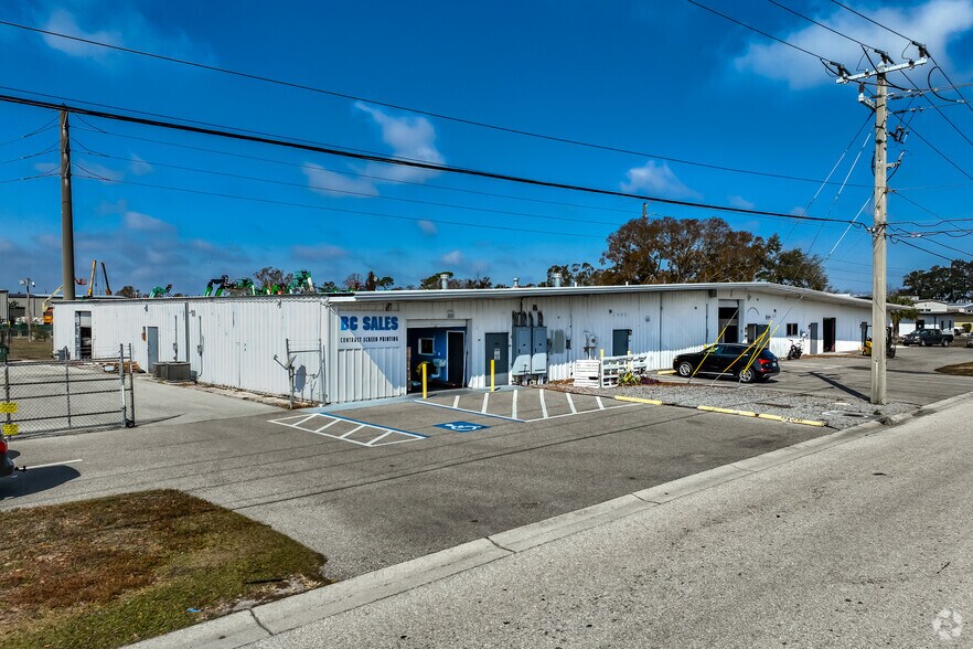 1909 Whitfield Park Loop, Sarasota, FL à vendre - Photo du bâtiment - Image 1 de 21