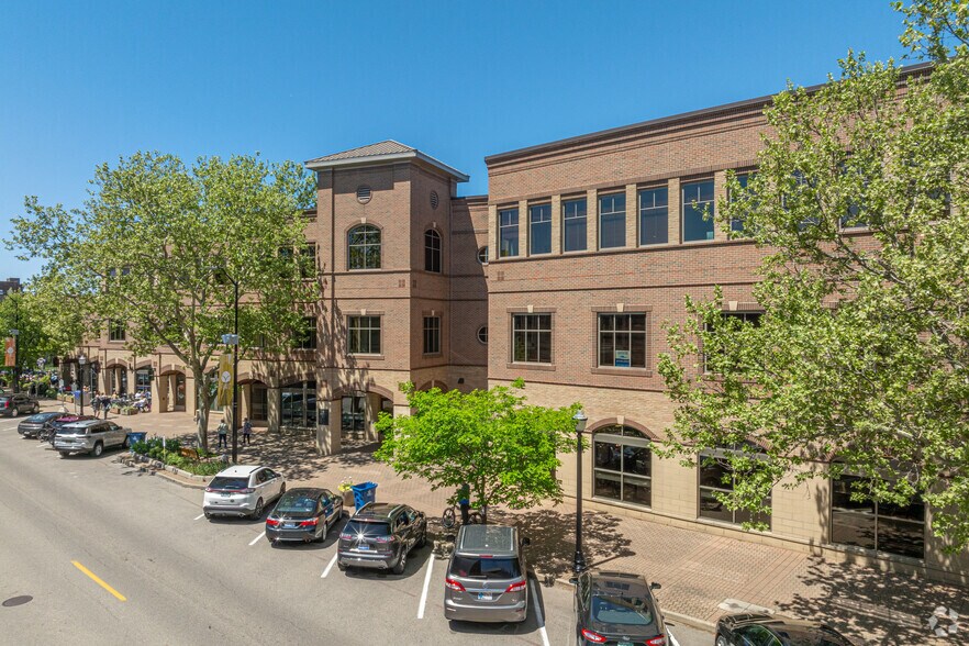 85 E 8th St, Holland, MI à vendre - Photo du bâtiment - Image 2 de 40