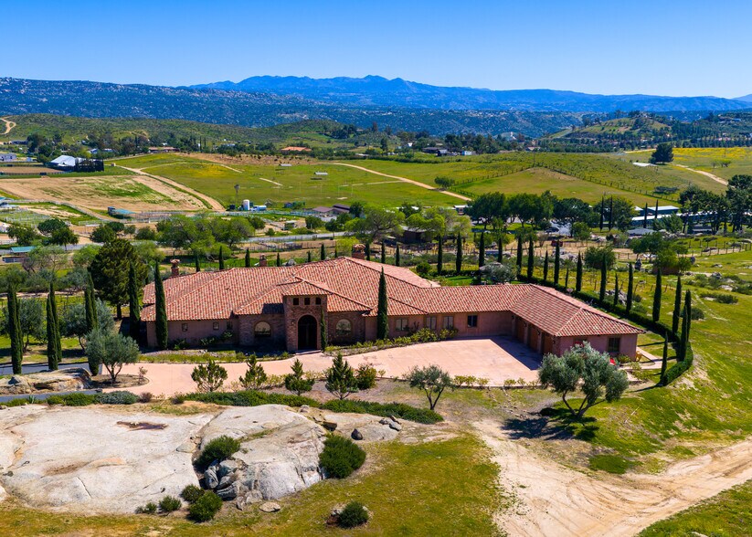 39375 San Ignacio Rd, Hemet, CA à vendre - Photo du bâtiment - Image 3 de 8