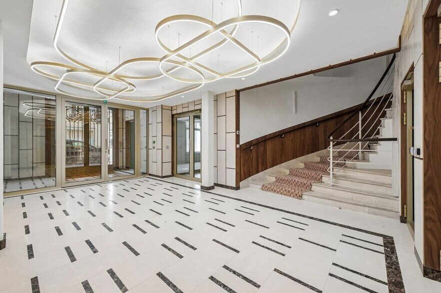 52 Rue De La Bienfaisance, Paris for lease - Interior Photo - Image 2 of 5