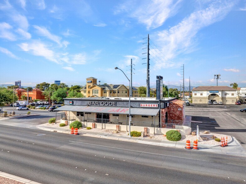 1590 E Flamingo Rd, Las Vegas, NV à vendre - Photo du bâtiment - Image 3 de 11