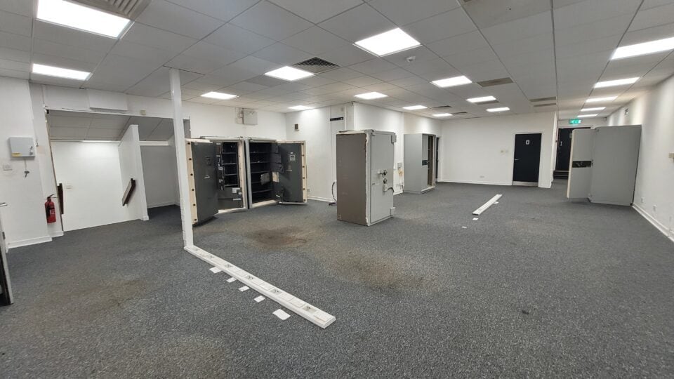 151 High St, Irvine for sale - Interior Photo - Image 2 of 9