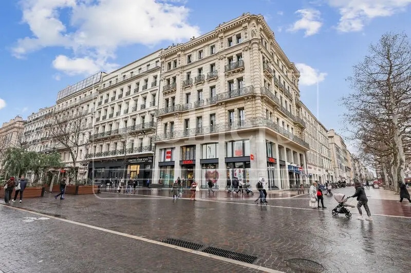Retail in Marseille for lease - Building Photo - Image 2 of 14