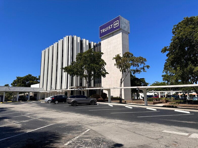 1771 N State Road 7, Fort Lauderdale, FL à vendre - Photo du bâtiment - Image 2 de 31