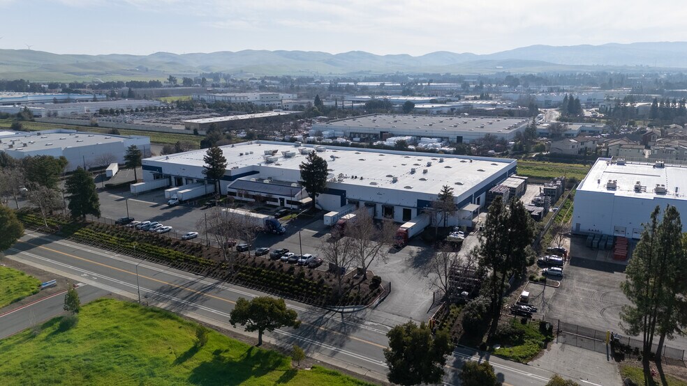 6383 Las Positas Rd, Livermore, CA à louer - Photo du bâtiment - Image 3 de 7
