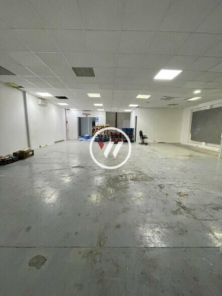 Flex in Marignane for lease - Interior Photo - Image 1 of 8