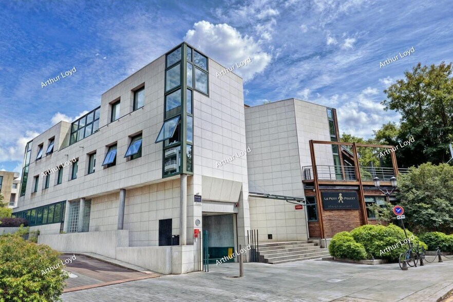 Bureau dans Levallois-Perret à louer - Photo du bâtiment - Image 2 de 14