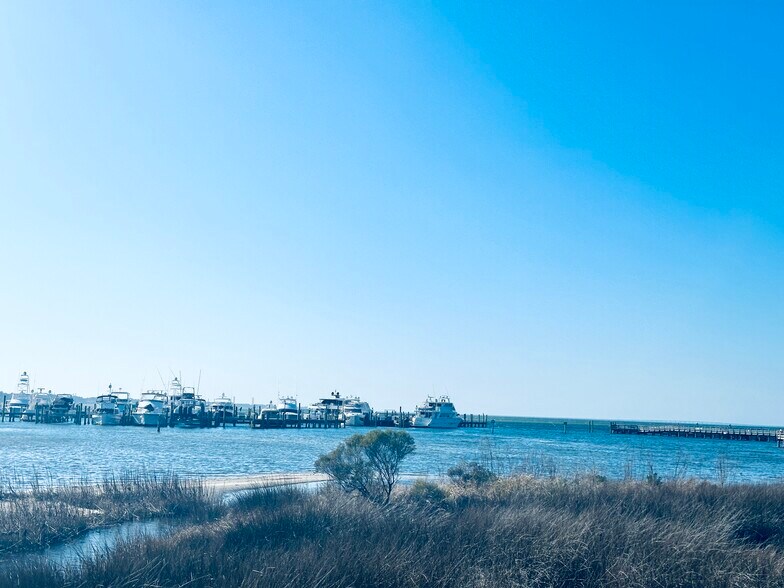 9100 Baytowne Wharf Blvd, Miramar Beach, FL à louer - Photo du bâtiment - Image 2 de 7