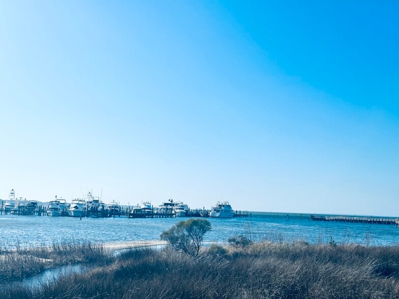 9300 Baytowne Wharf Blvd, Miramar Beach, FL à louer - Photo du bâtiment - Image 2 de 7