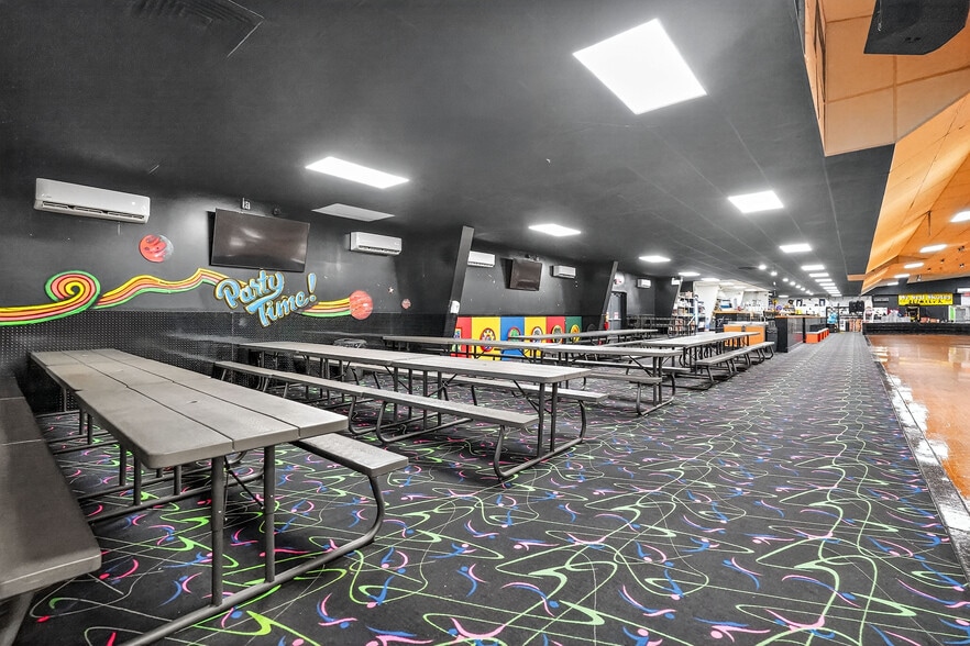 1R Lawton Ave, Taunton, MA for lease - Interior Photo - Image 2 of 6