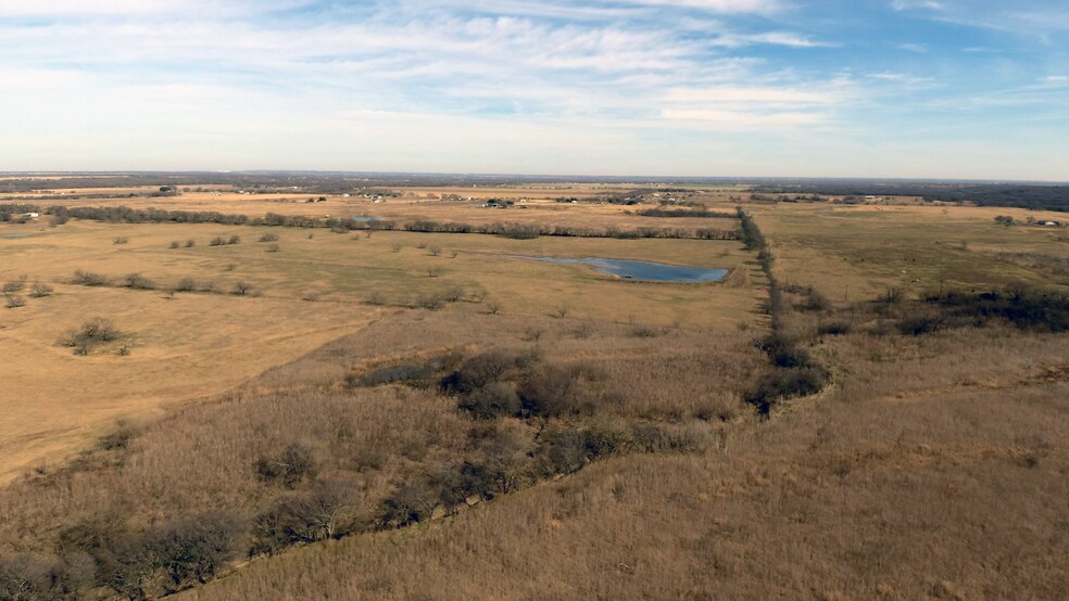 363 County Road 4403, Grandview, TX à vendre - Photo du bâtiment - Image 3 de 52